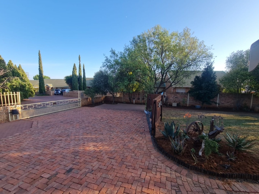 3 Bedroom Property for Sale in Langenhovenpark Free State